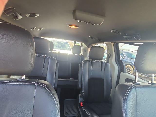 Used 2018 Dodge Grand Caravan SXT FWD image 16