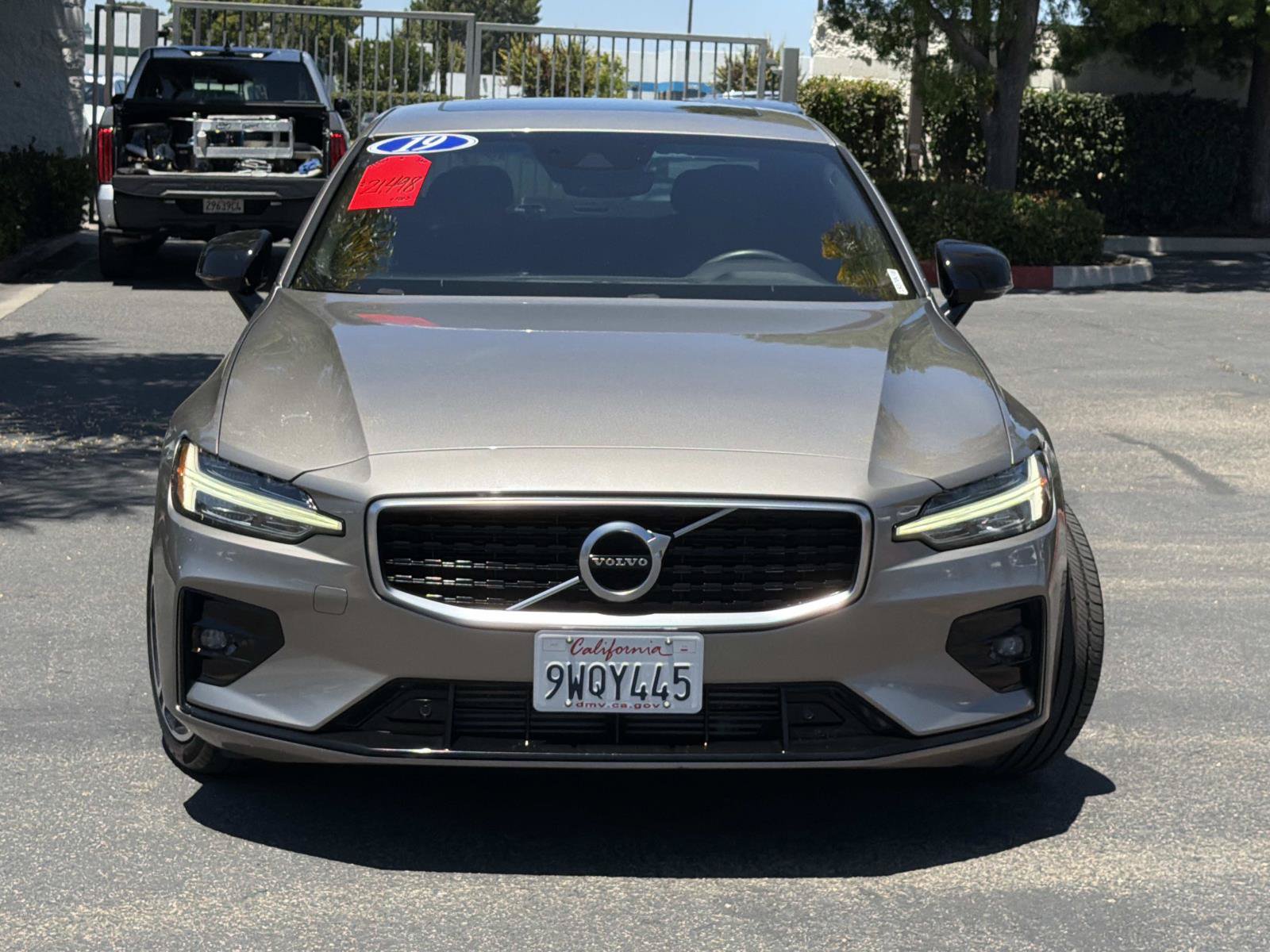 Used 2019 Volvo S60 T5 R-Design FWD image 2