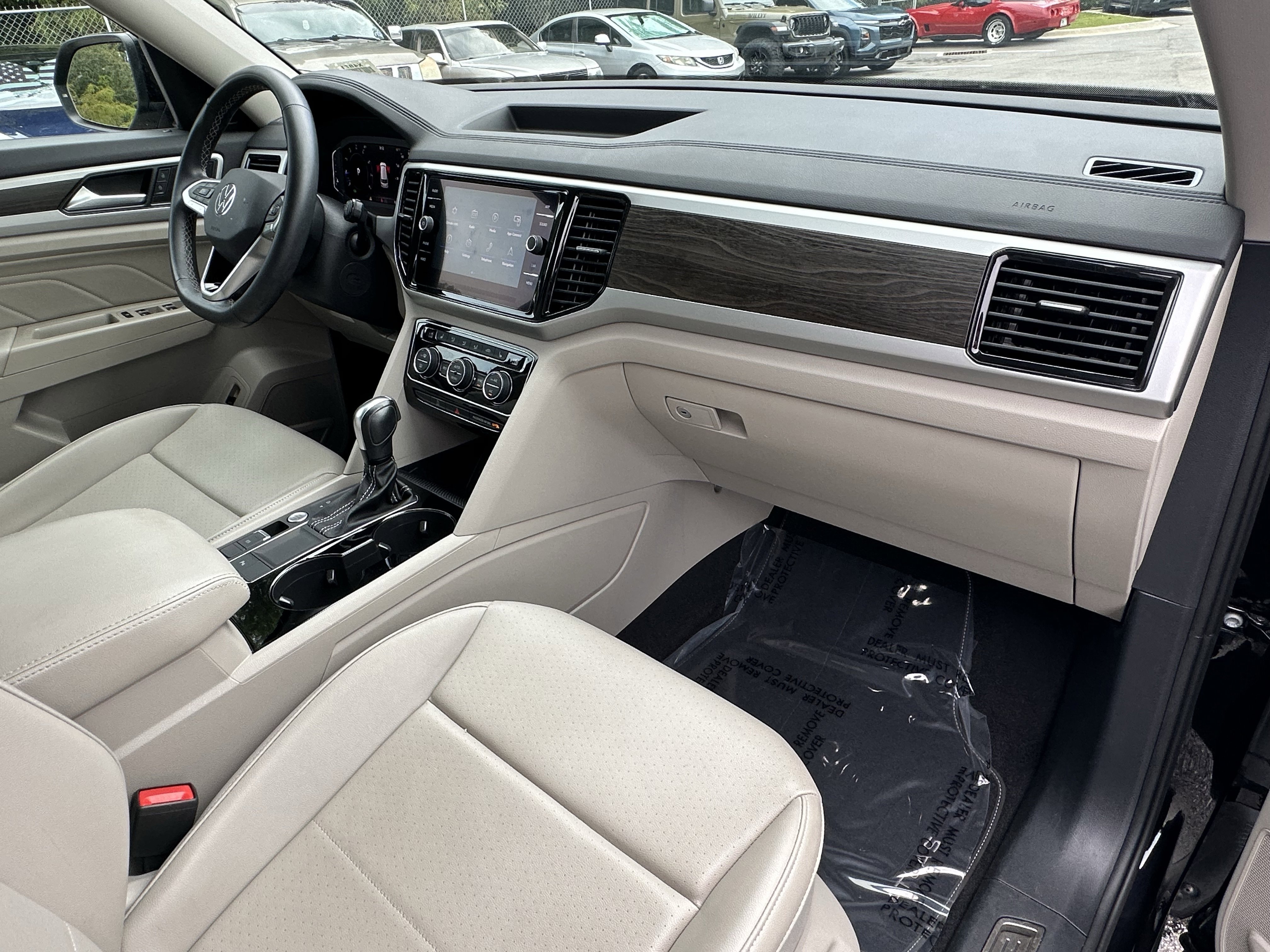 Used 2022 Volkswagen Atlas SE w/ Black Wheel Package image 39