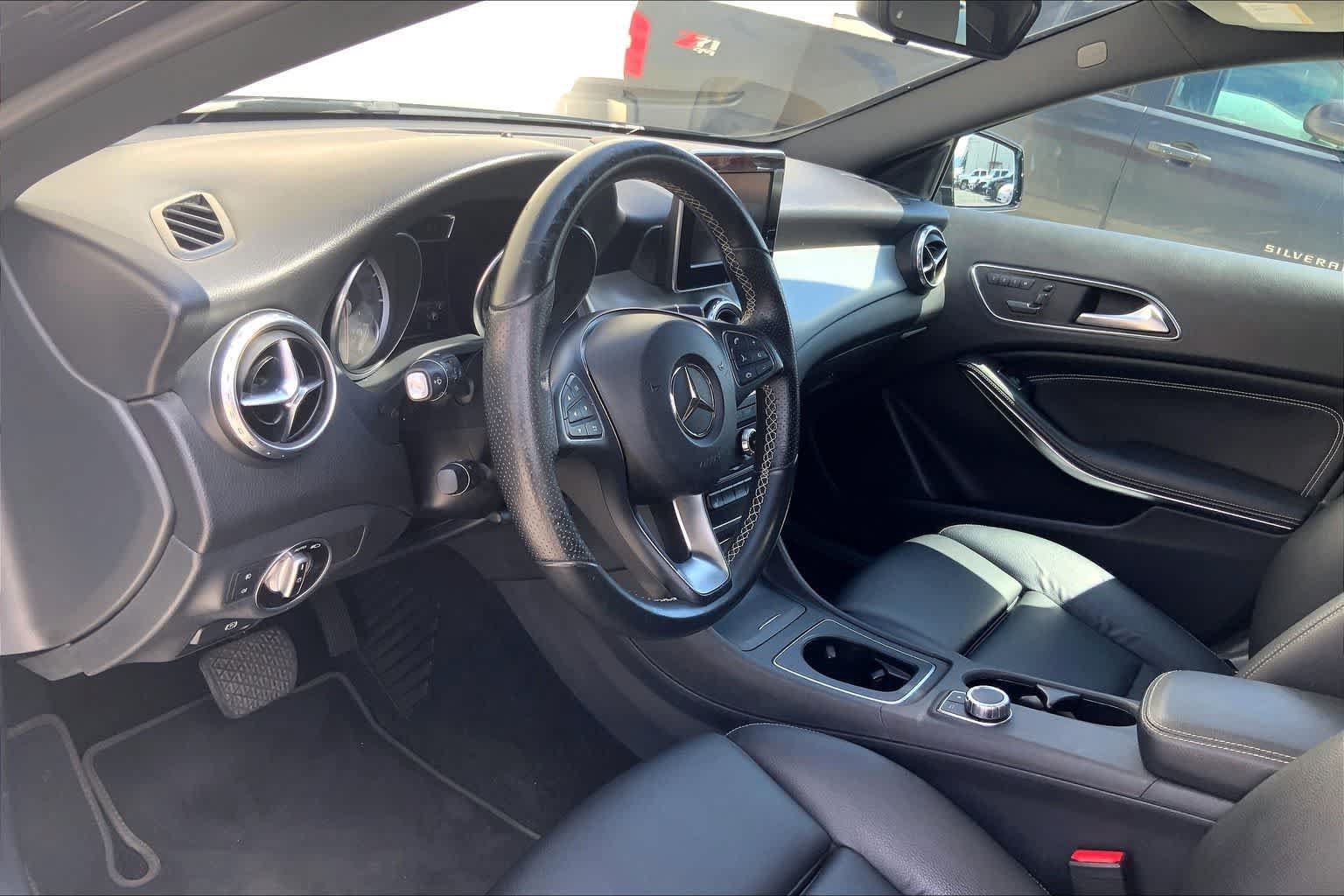 Used 2017 Mercedes-Benz GLA 250 image 2