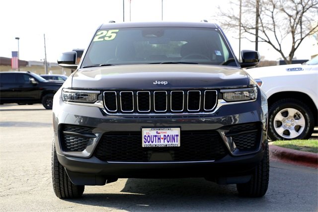 Used 2025 Jeep Grand Cherokee Laredo image 8