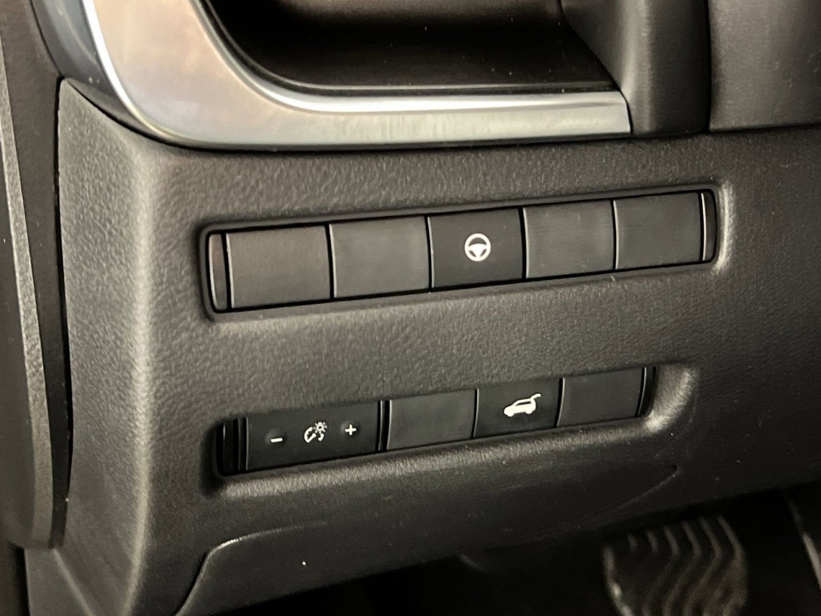 Used 2023 Nissan Rogue SV w/ SV Premium Package image 30