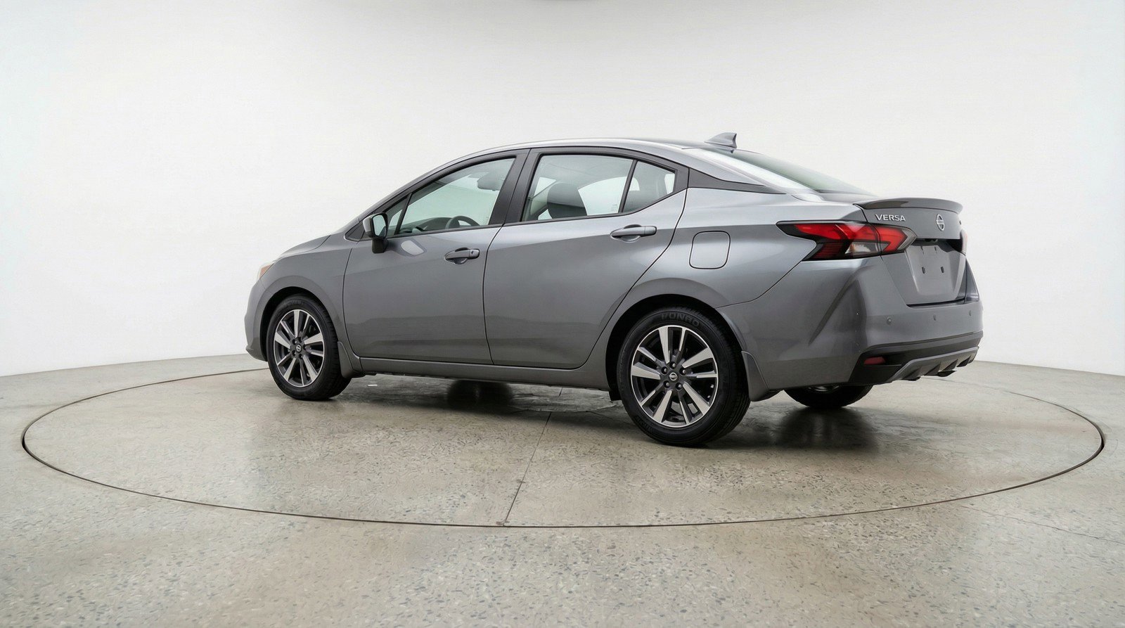 Used 2025 Nissan Versa SV FWD image 5