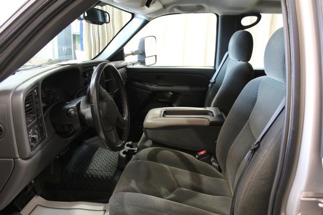 Used 2004 Chevrolet Silverado 2500 LS w/ Heavy-Duty Power Package image 17
