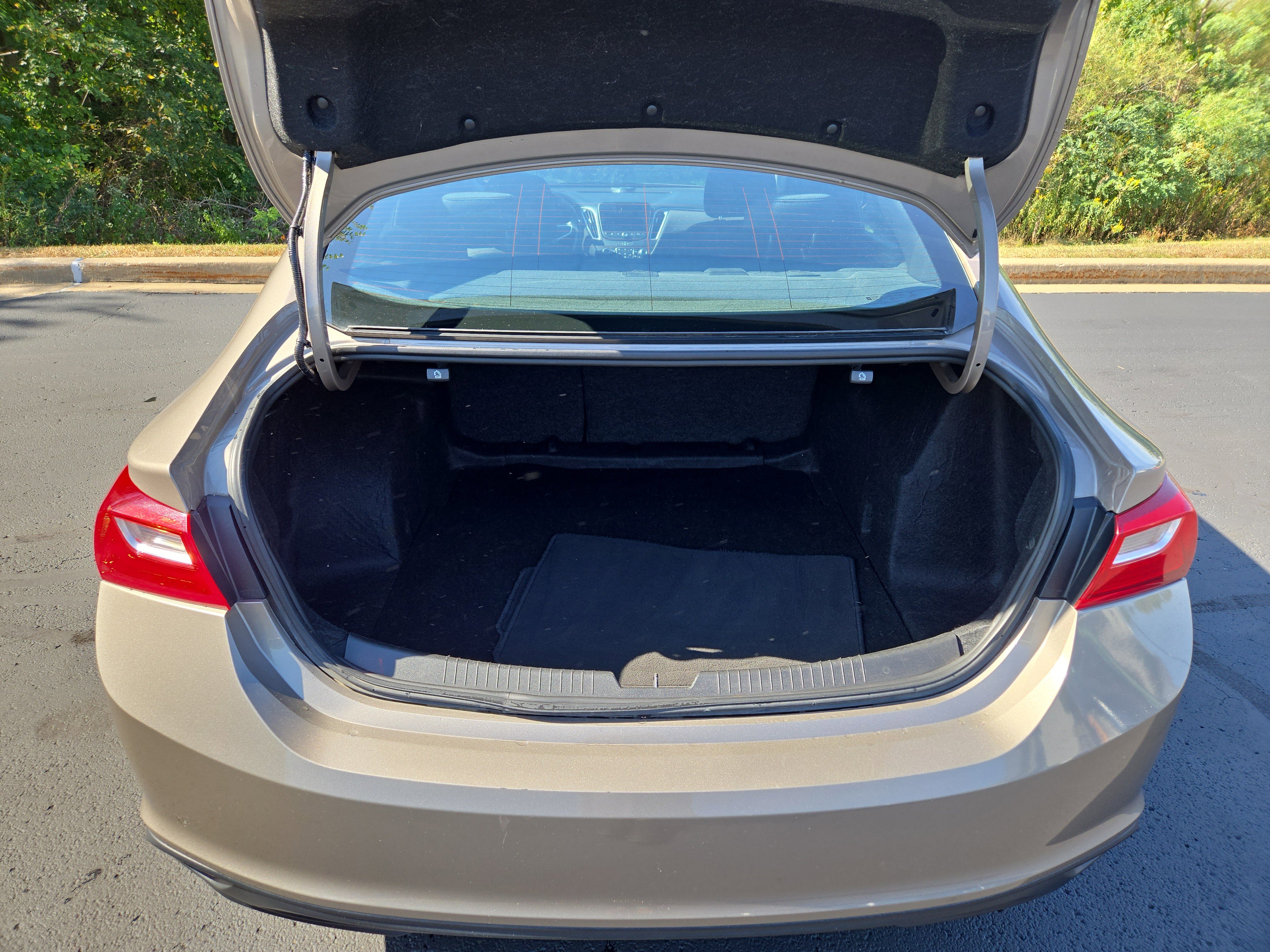 Used 2023 Chevrolet Malibu LT image 9