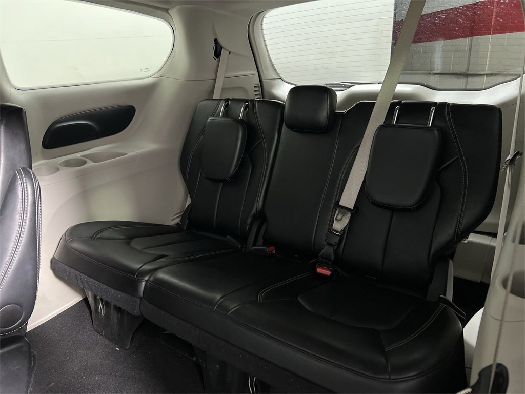 Used 2024 Chrysler Pacifica Touring-L image 24
