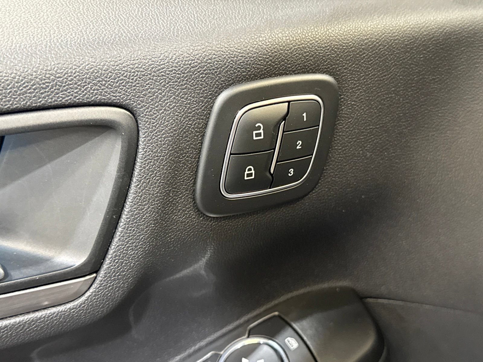 Used 2022 Ford Escape Titanium AWD/4WD image 23