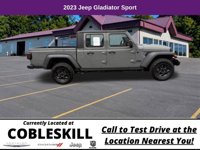 Used 2023 Jeep Gladiator Sport w/ Trailer Tow Package AWD/4WD image 4