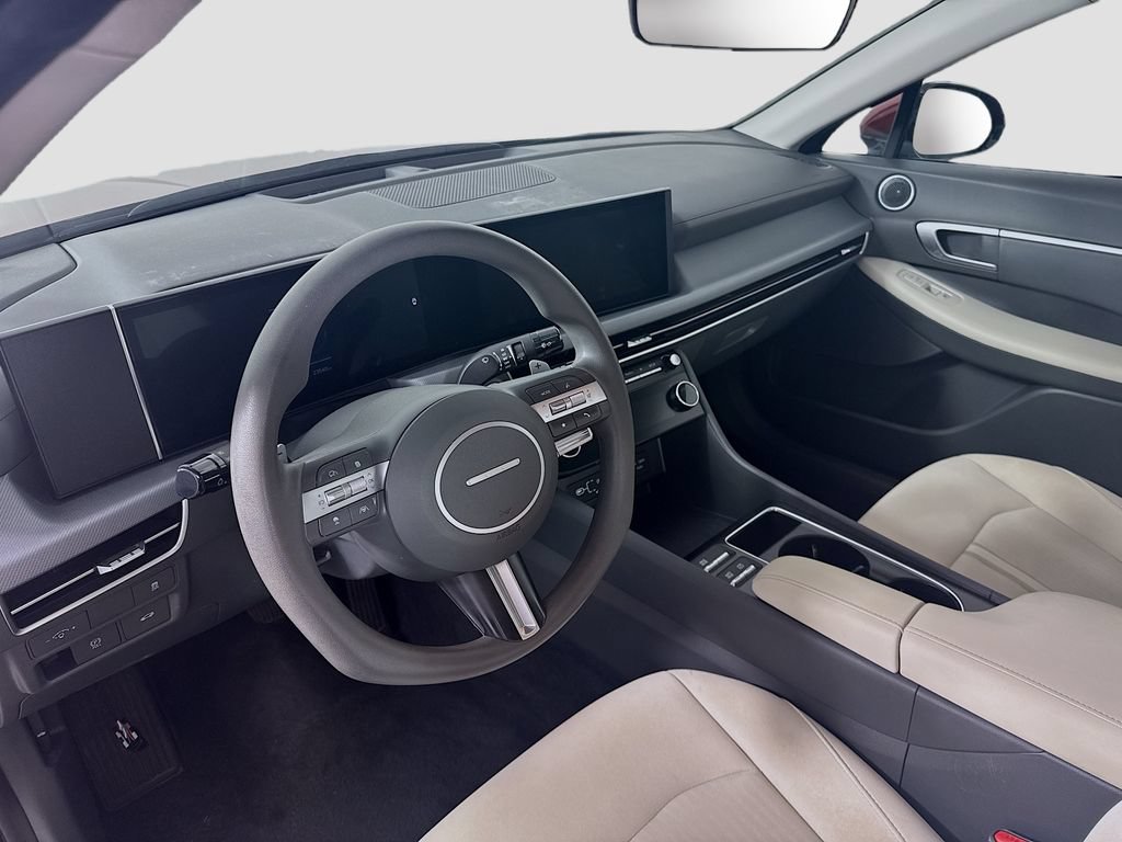 Used 2025 Hyundai Sonata SEL FWD image 9