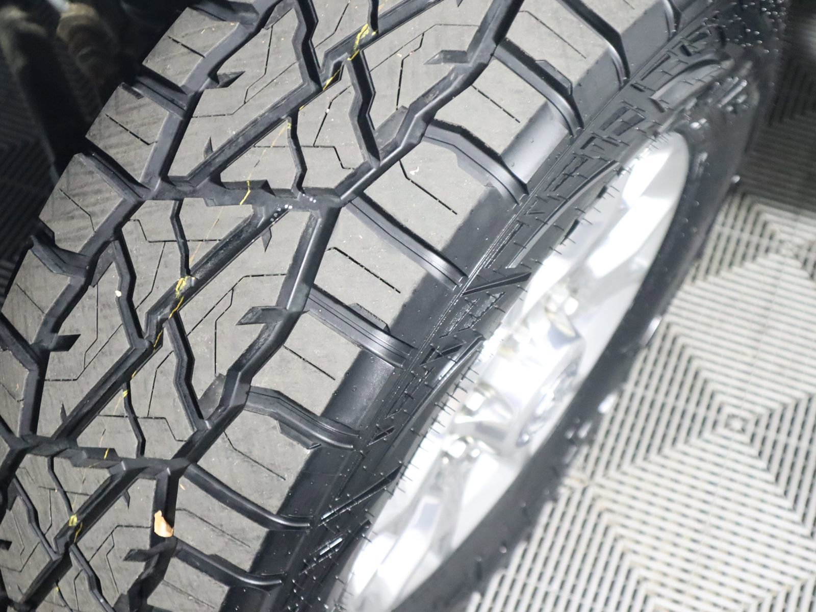 Used 2024 RAM 2500 Laramie w/ Cold Weather Group image 27