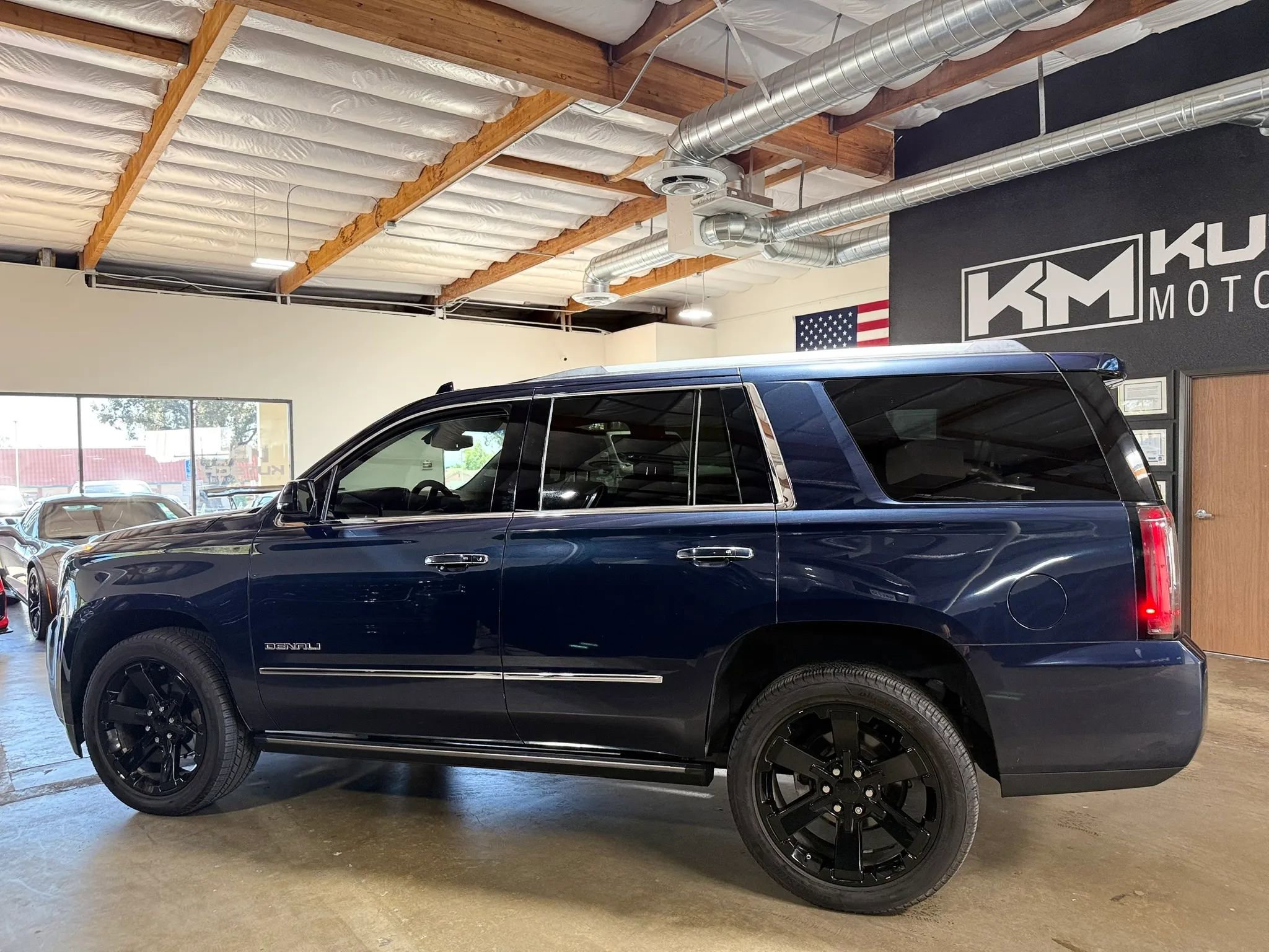 Used 2017 GMC Yukon Denali w/ Open Road Package image 8