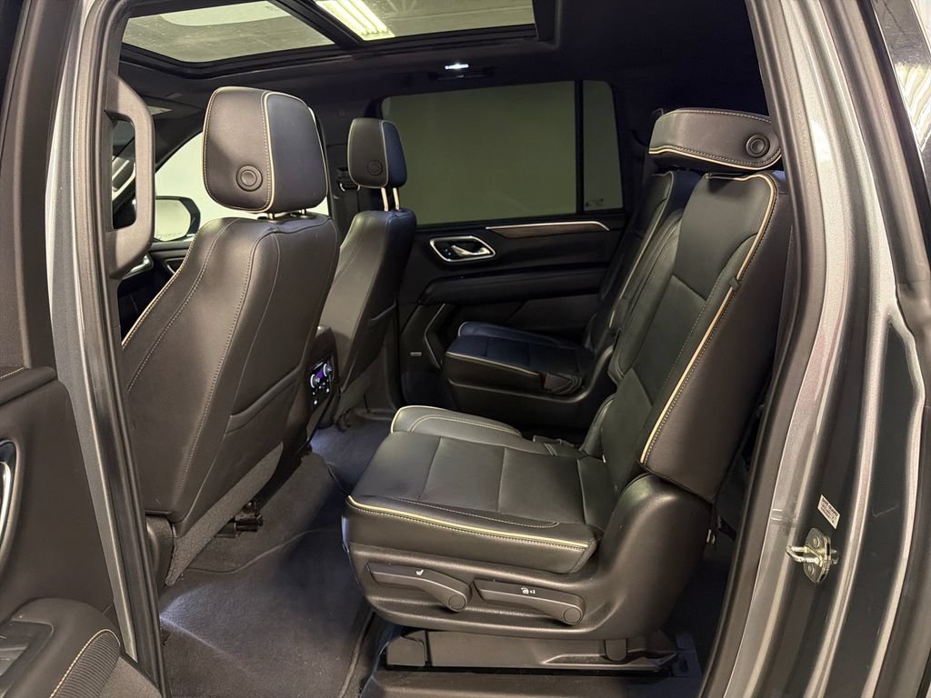 Used 2021 Chevrolet Suburban Premier w/ Premium Package AWD/4WD image 30