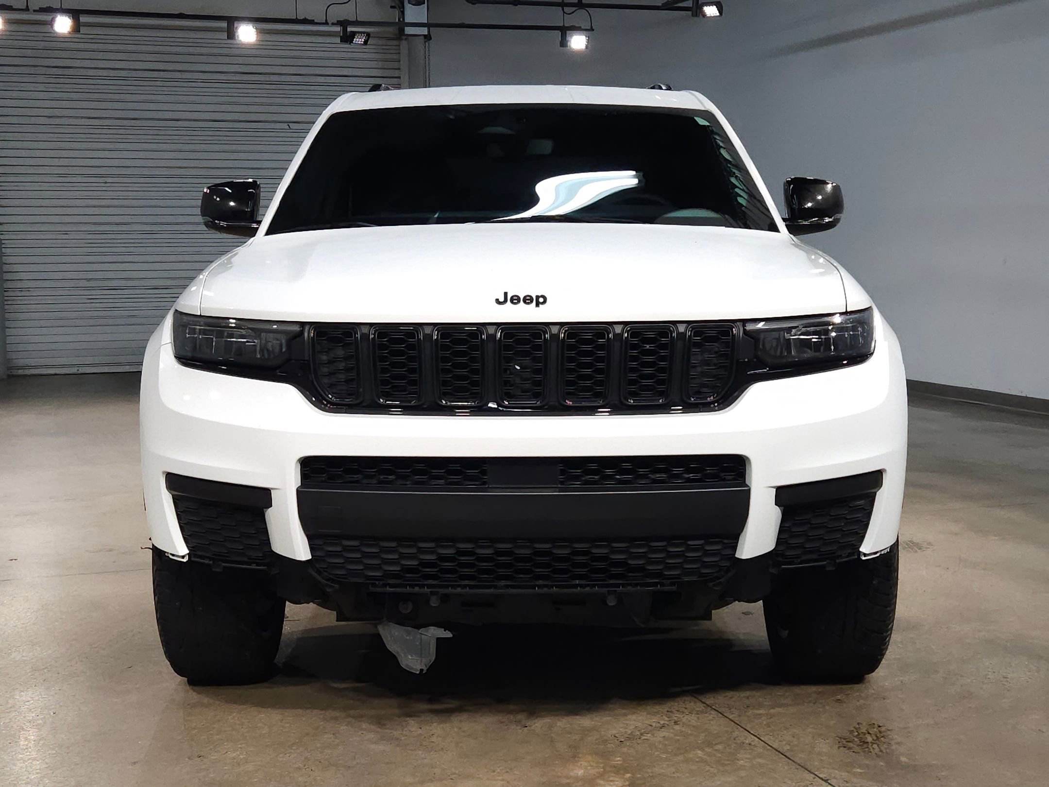 Used 2023 Jeep Grand Cherokee L Laredo image 2