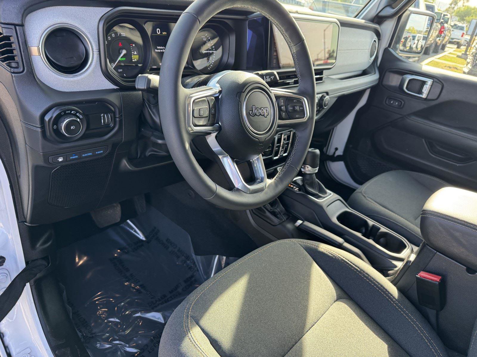 Certified 2025 Jeep Wrangler Sahara AWD/4WD image 13