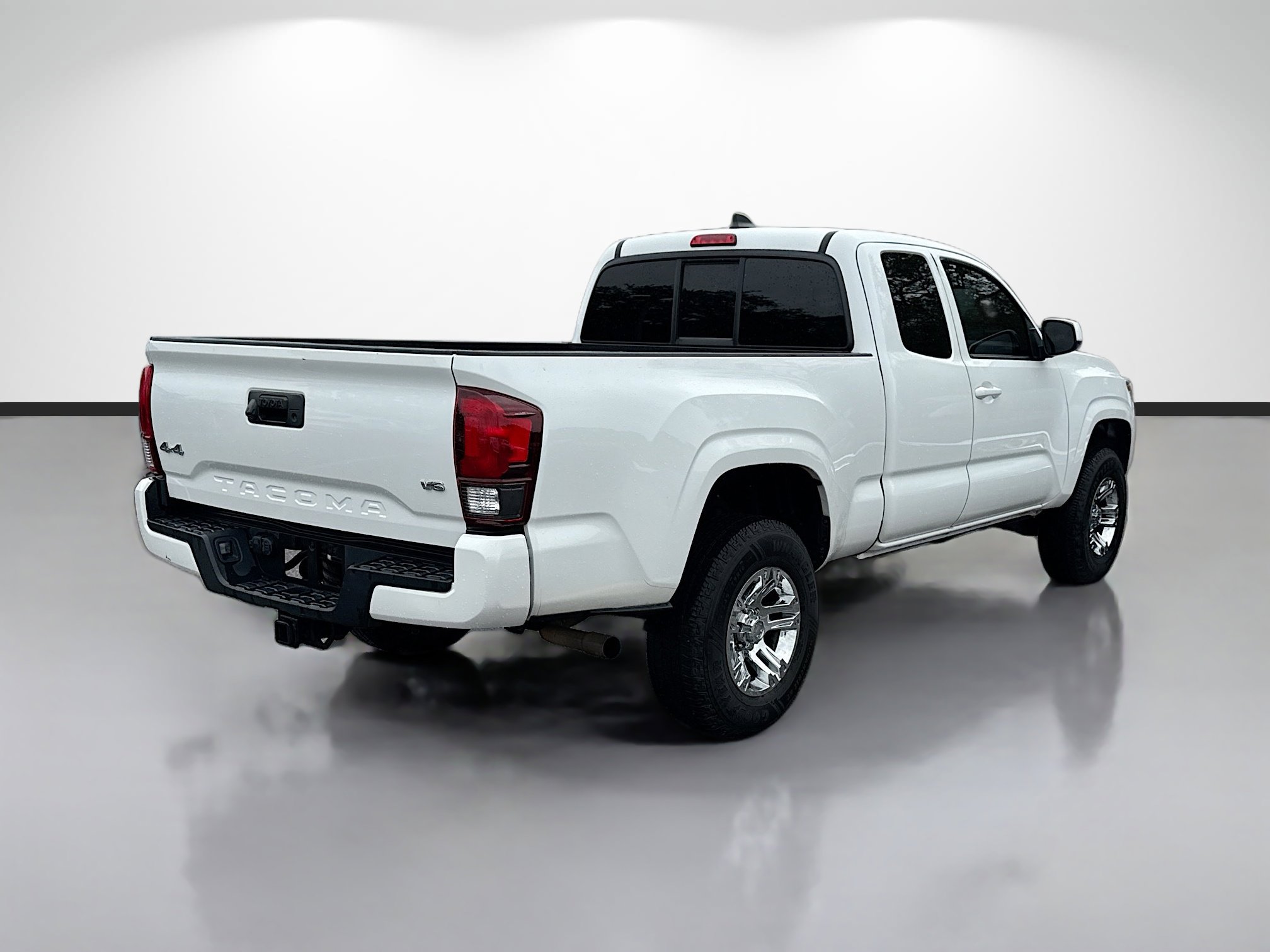 Used 2022 Toyota Tacoma SR AWD/4WD image 3