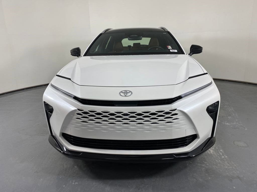 Used 2025 Toyota Crown Signia Limited w/ Advanced Technology Package image 2