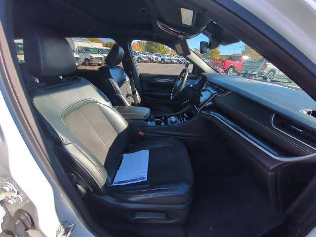 Used 2022 Jeep Grand Cherokee L Laredo AWD/4WD image 36