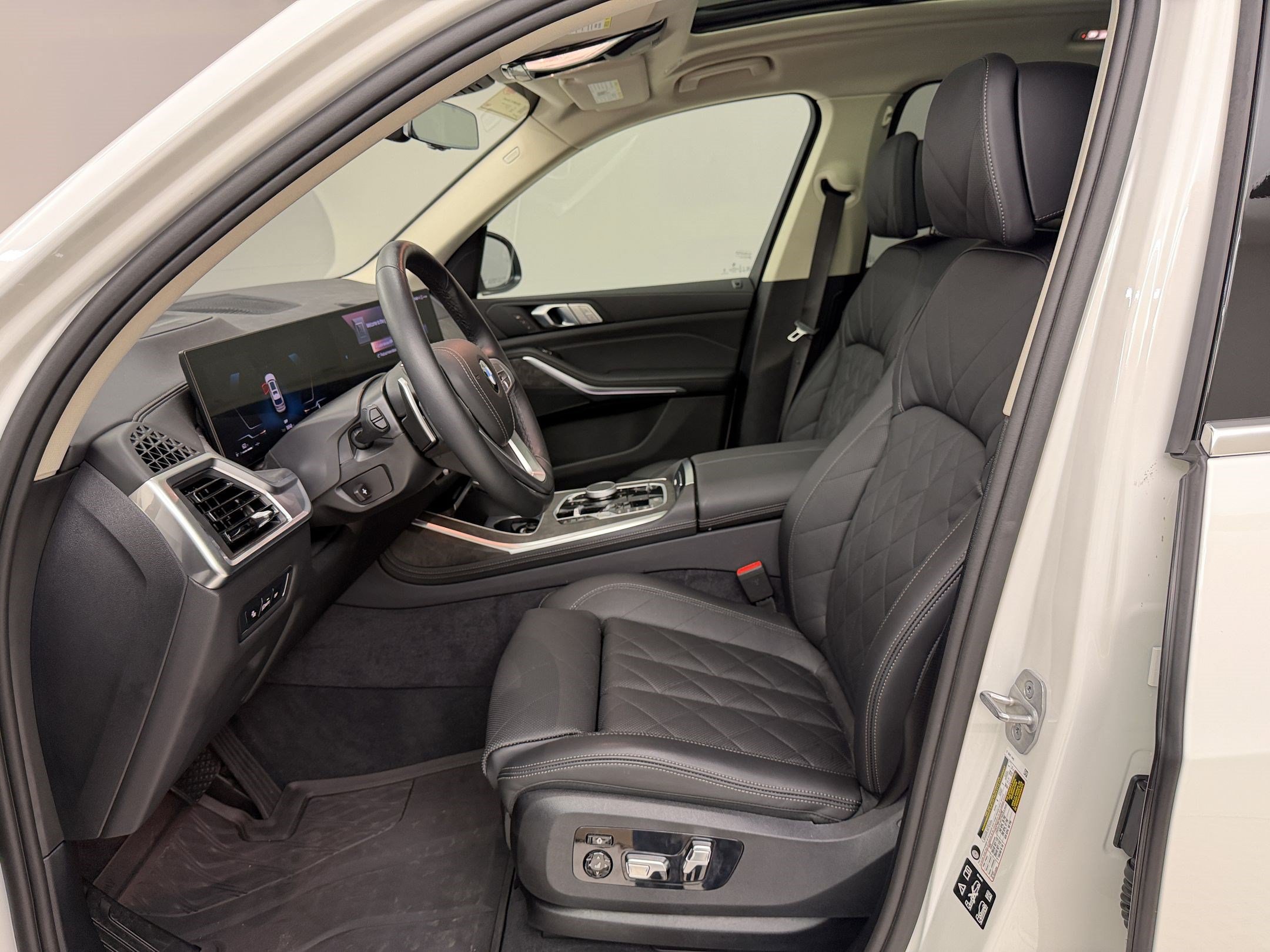 Used 2026 BMW X7 xDrive40i AWD/4WD image 5