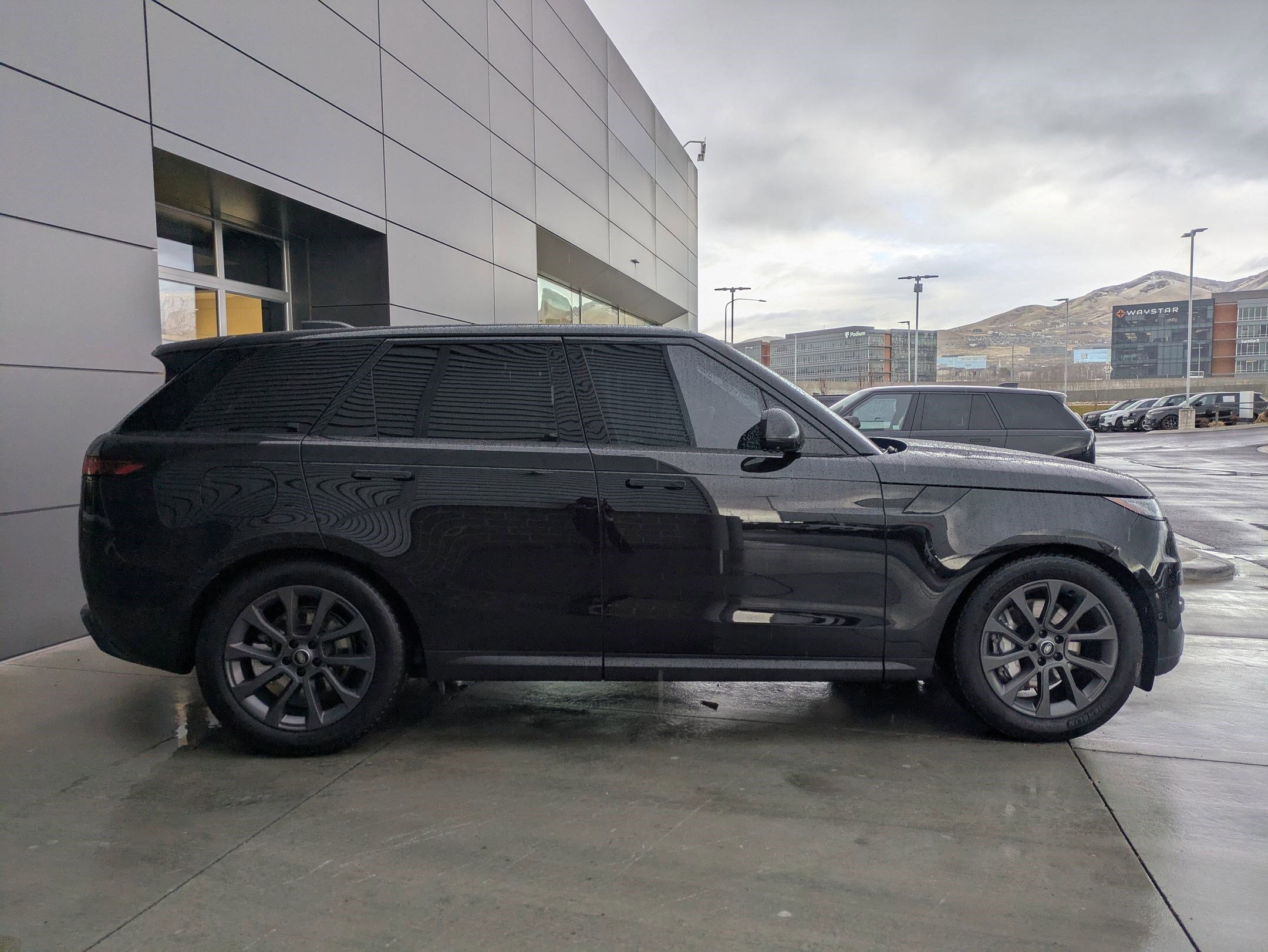 Used 2024 Land Rover Range Rover Sport SE image 5