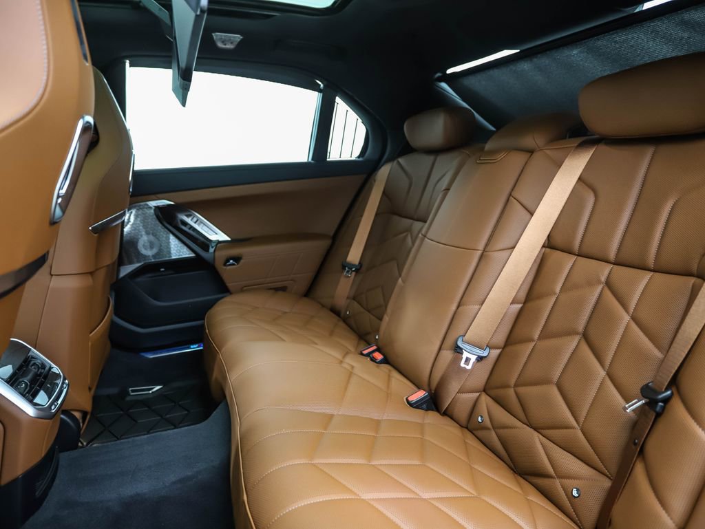 New 2026 BMW 750e xDrive image 21