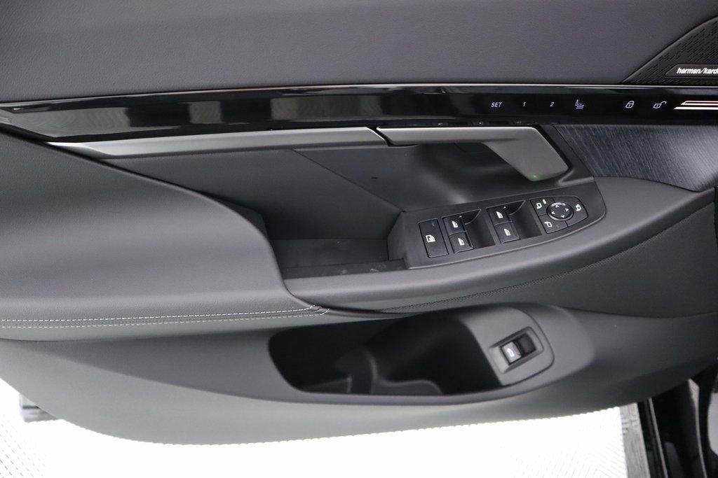 New 2025 BMW 530i xDrive w/ M Sport Package AWD/4WD image 17