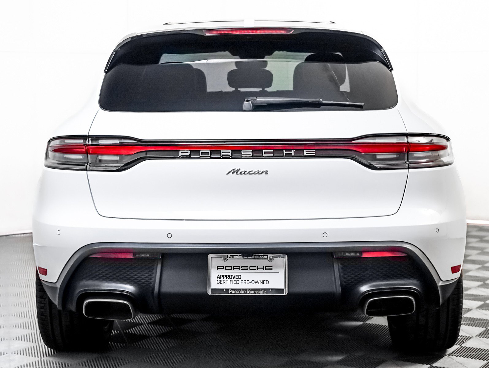 Certified 2024 Porsche Macan image 11