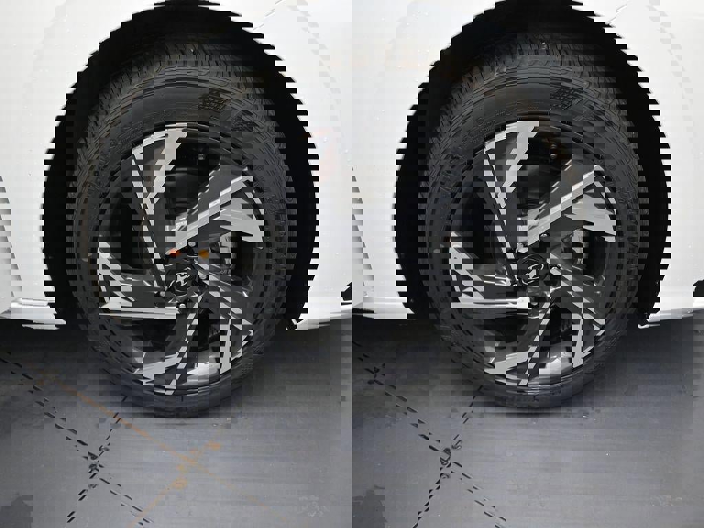 New 2025 Hyundai Elantra Sport image 26