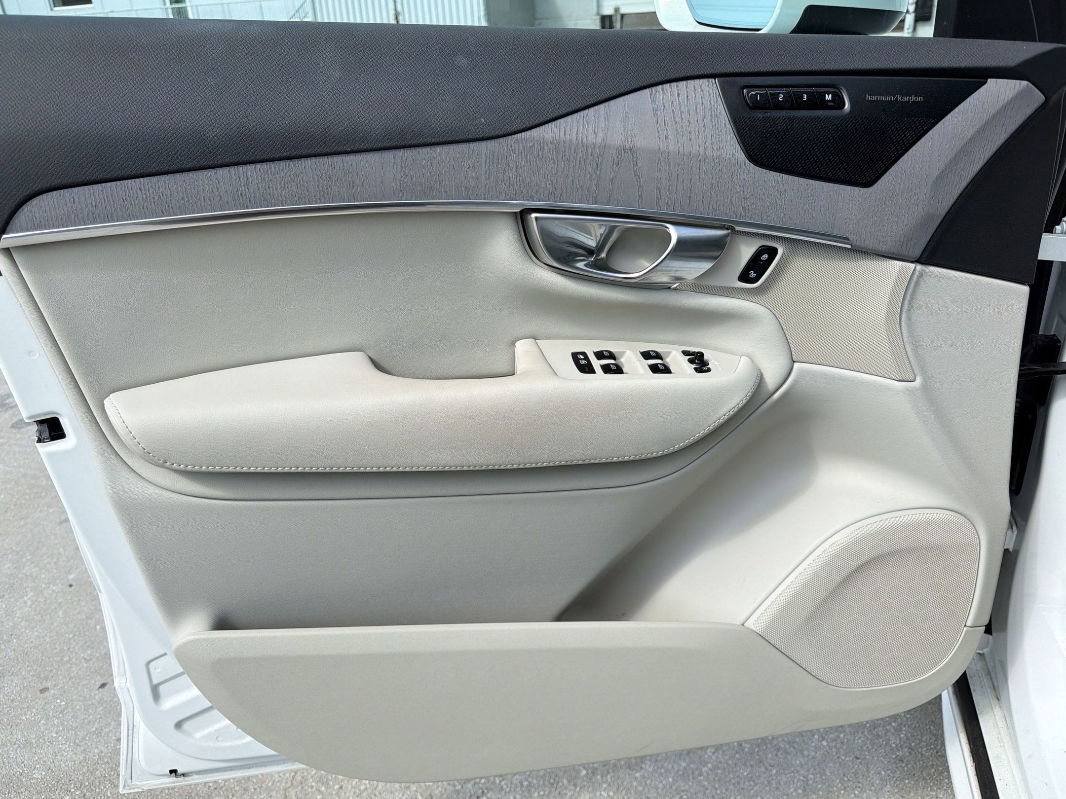 Used 2024 Volvo XC90 B6 Plus w/ Protection Package Premier AWD/4WD image 22