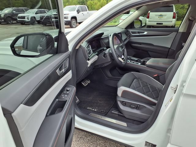 Used 2025 Volkswagen Atlas Peak Edition SE AWD/4WD image 52