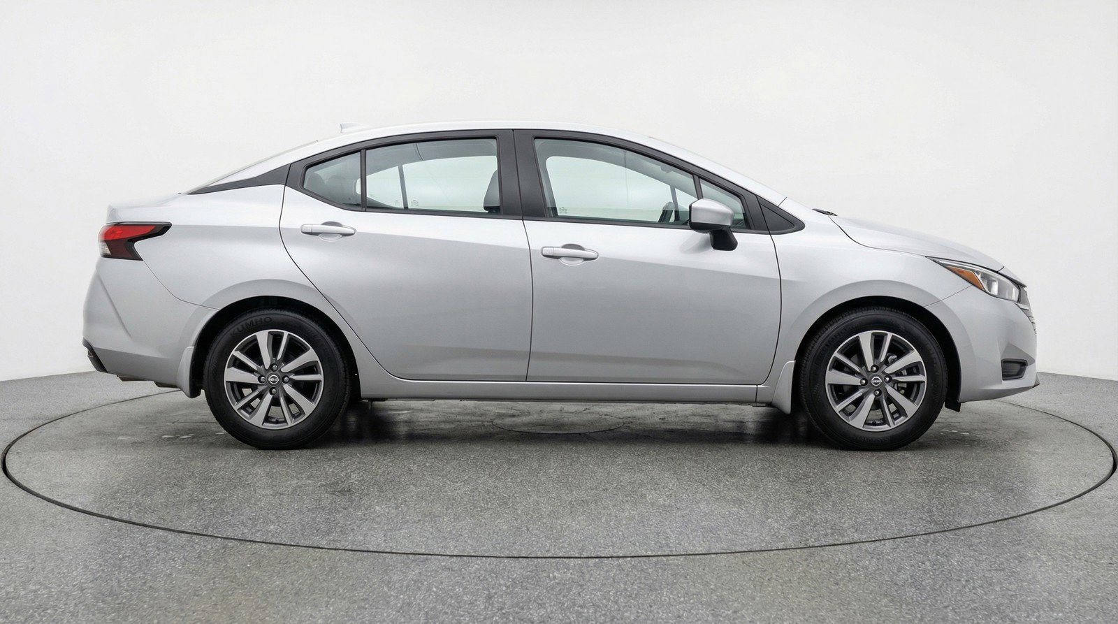 Used 2025 Nissan Versa SV FWD image 11