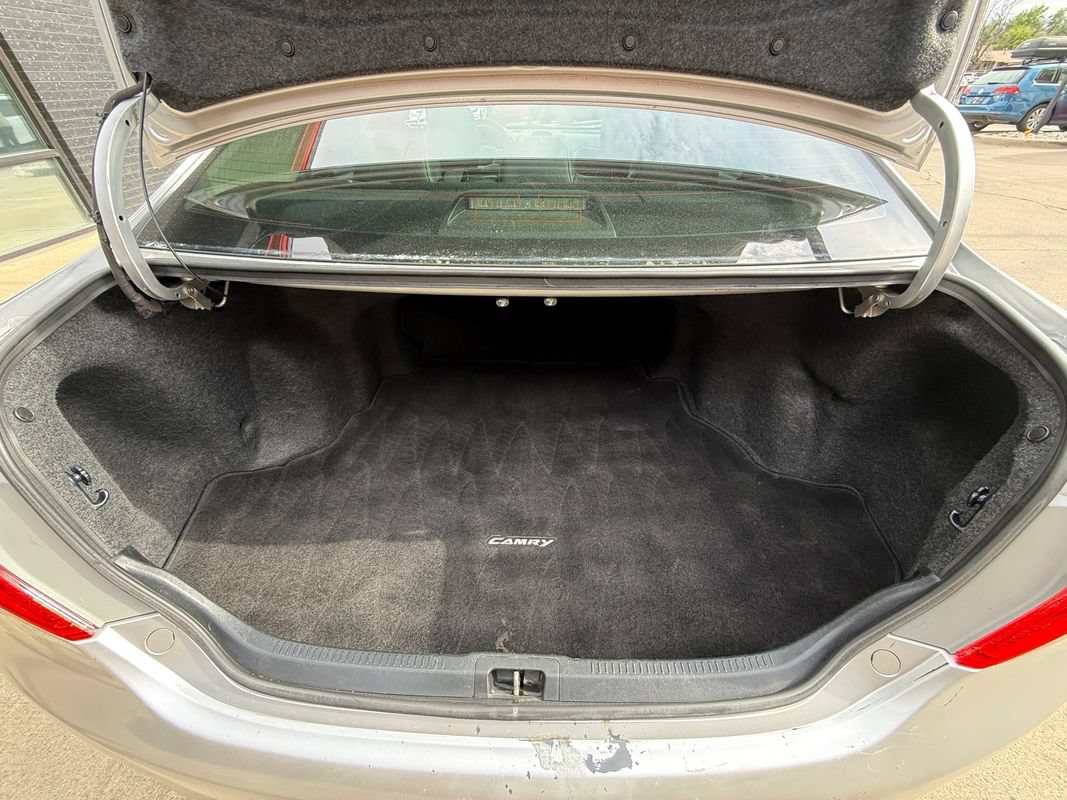 Used 2013 Toyota Camry SE w/ Leather Pkg FWD image 21