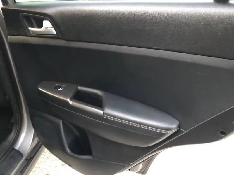 Used 2018 Kia Sportage LX FWD image 11