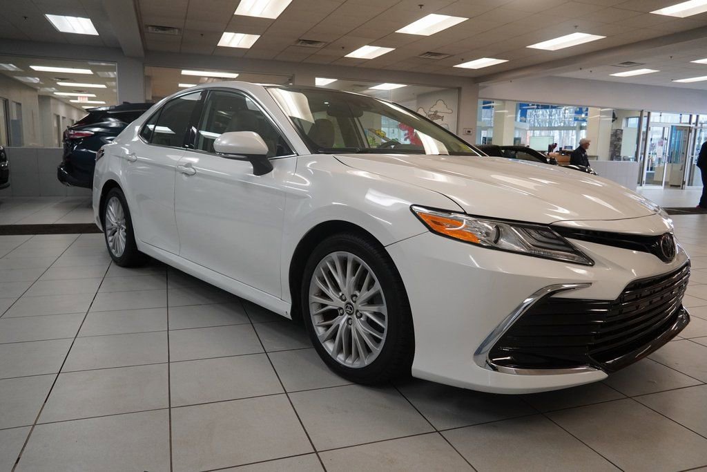 Used 2020 Toyota Camry XLE w/ Navigation Package image 14