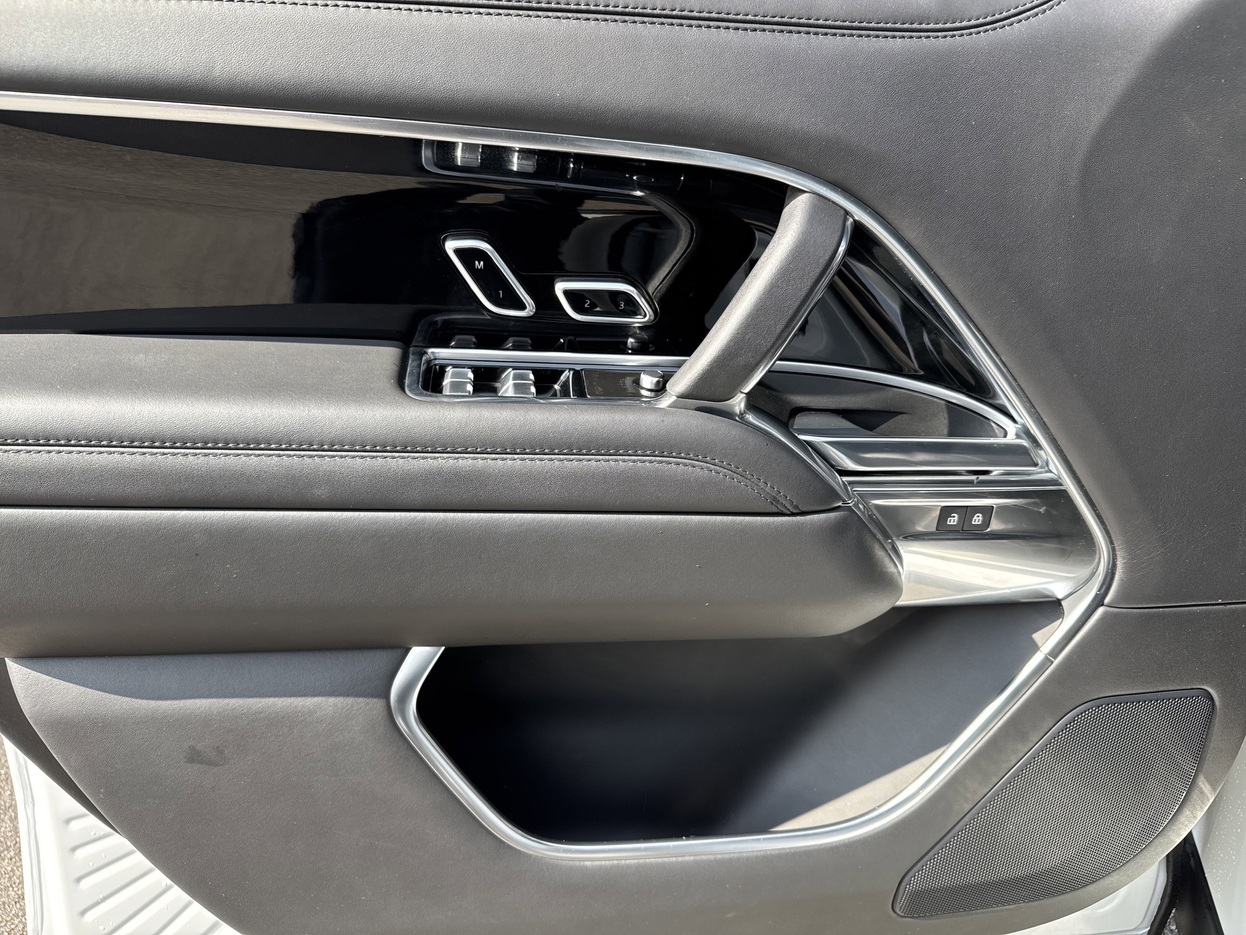 Used 2022 Land Rover Range Rover SE image 14