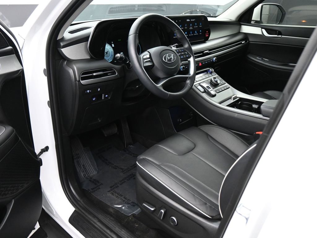 Used 2025 Hyundai Palisade SEL FWD image 2