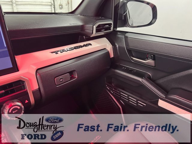 Used 2024 Toyota Tacoma TRD Off-Road image 39