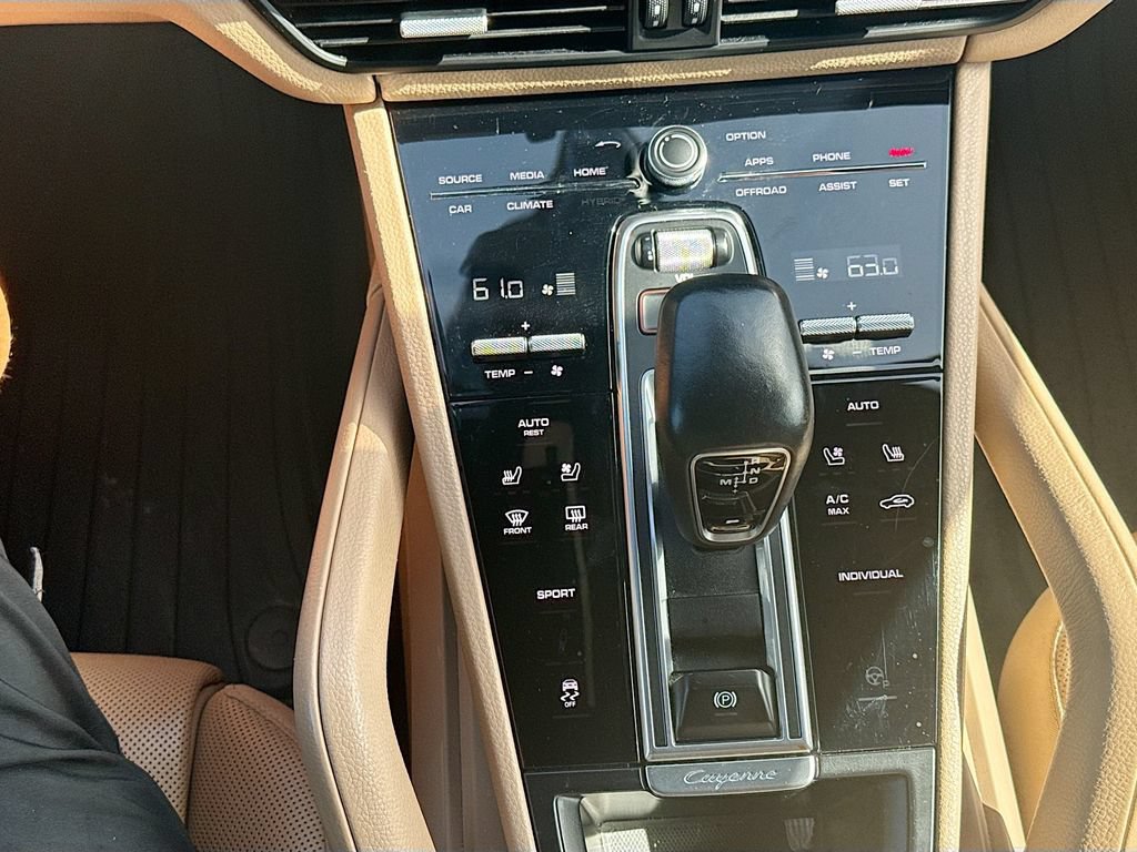 Used 2021 Porsche Cayenne AWD/4WD image 17