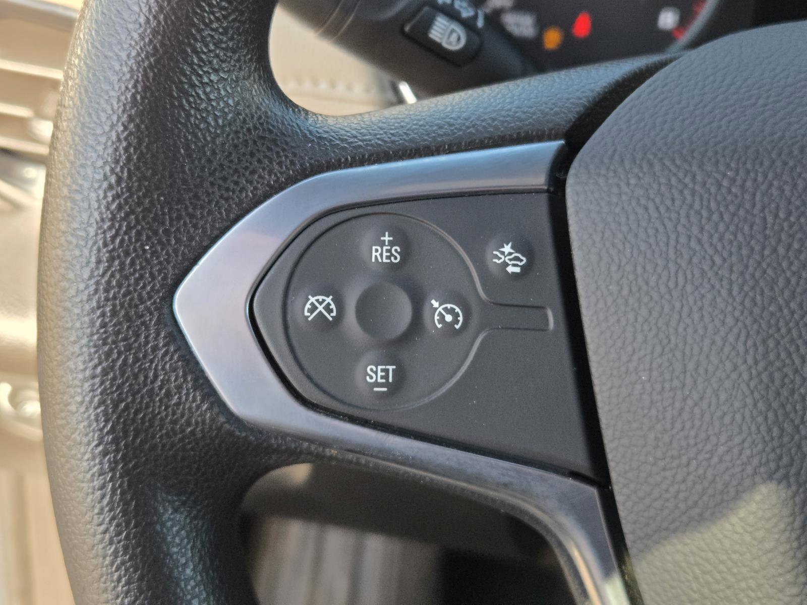 Used 2023 Chevrolet Traverse LS image 16