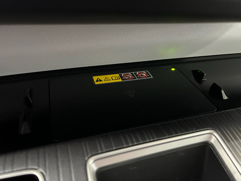 Used 2025 Toyota Sienna XLE FWD image 19