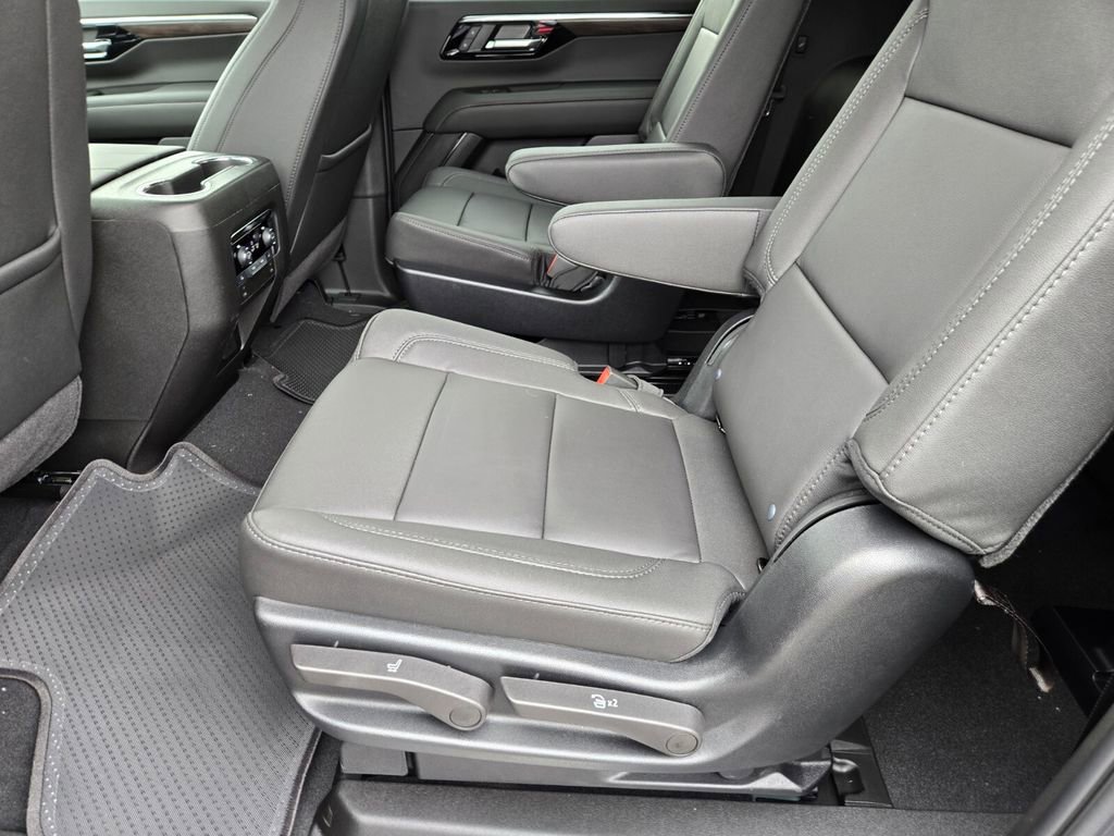 New 2025 Chevrolet Suburban LT w/ Comfort Package AWD/4WD image 7