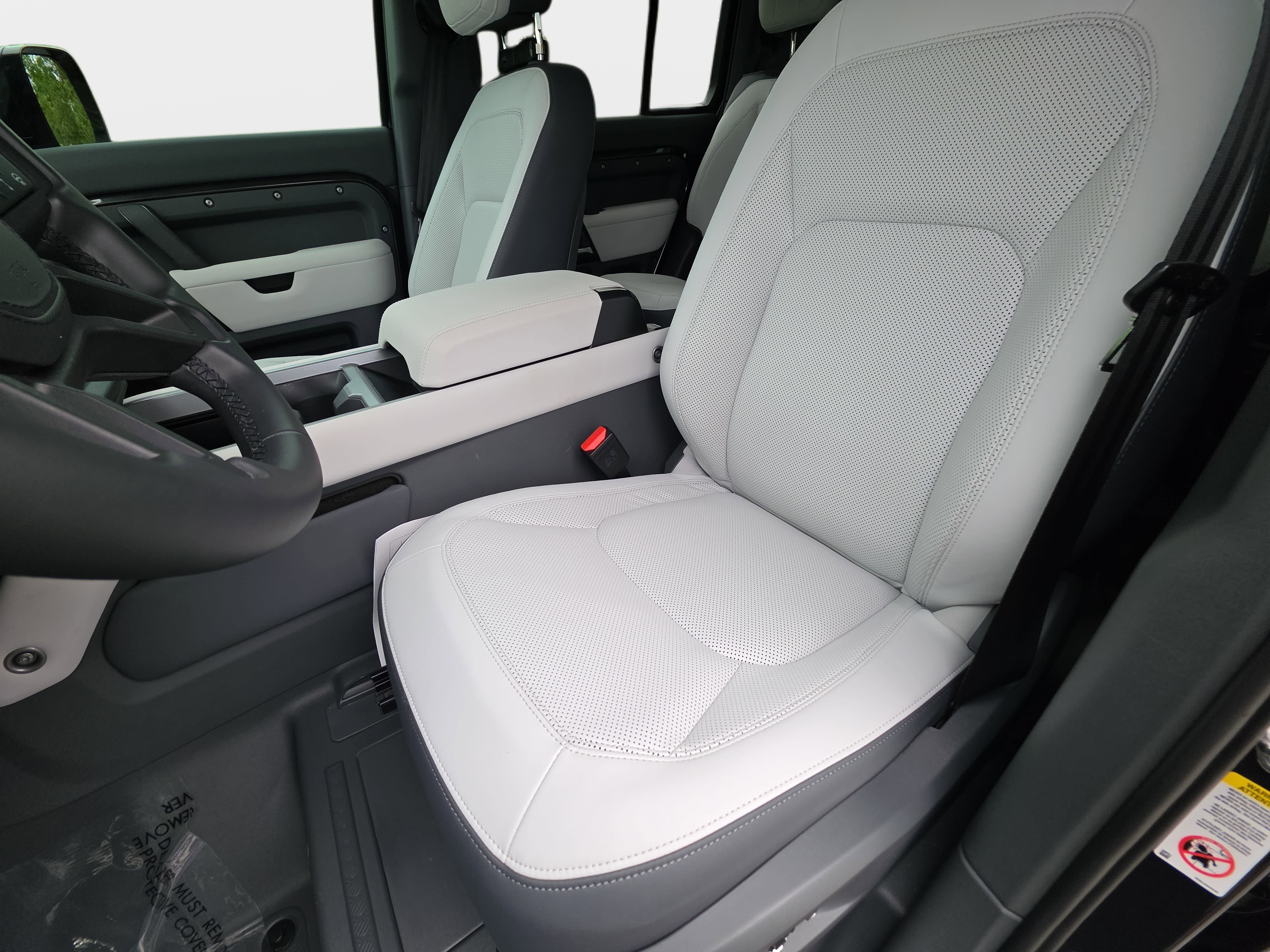 Used 2025 Land Rover Defender 130 V8 AWD/4WD image 16