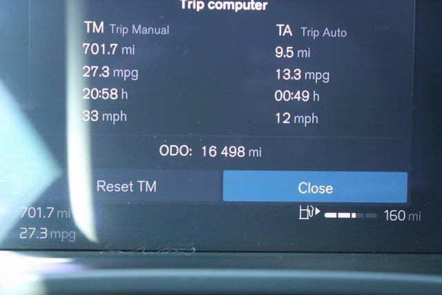 Used 2025 Volvo XC40 B5 Core image 28