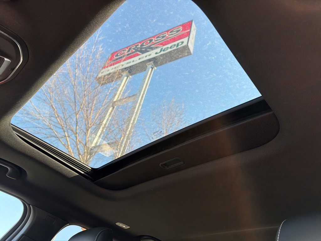 Used 2025 Jeep Grand Cherokee L Altitude image 2