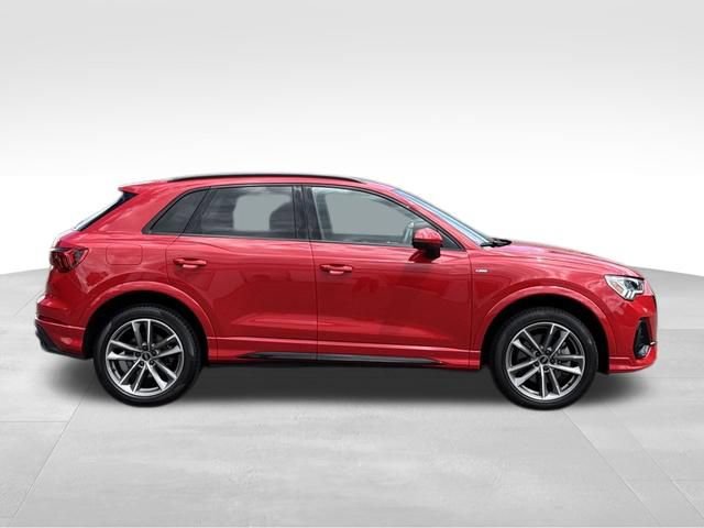 Certified 2025 Audi Q3 2.0T Premium w/ Convenience Package AWD/4WD image 9