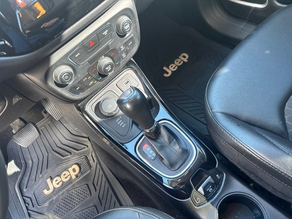 Used 2021 Jeep Compass Latitude w/ Sun and Sound Group AWD/4WD image 39