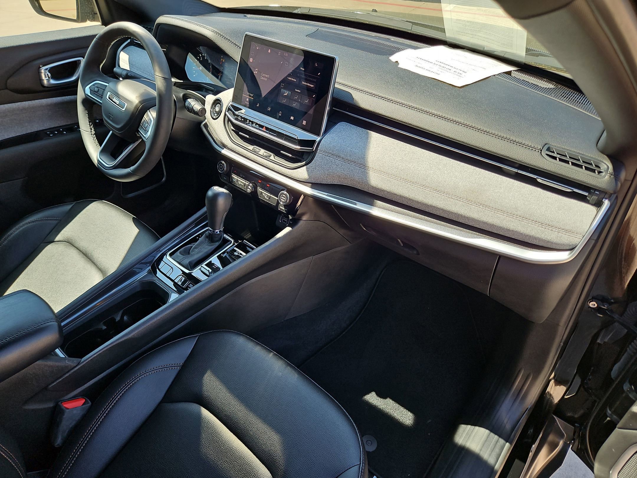 Used 2024 Jeep Compass Latitude image 29