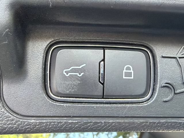 Used 2020 Ford Explorer XLT w/ Equipment Group 202A AWD/4WD image 19