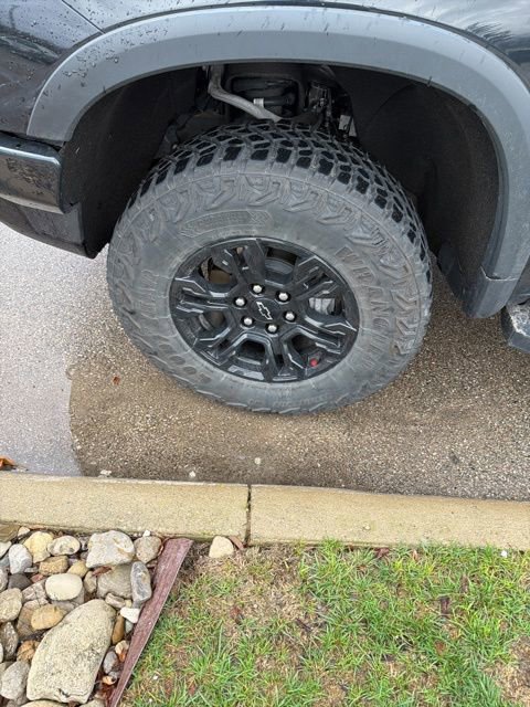 Used 2023 Chevrolet Silverado 1500 ZR2 w/ Technology Package image 9