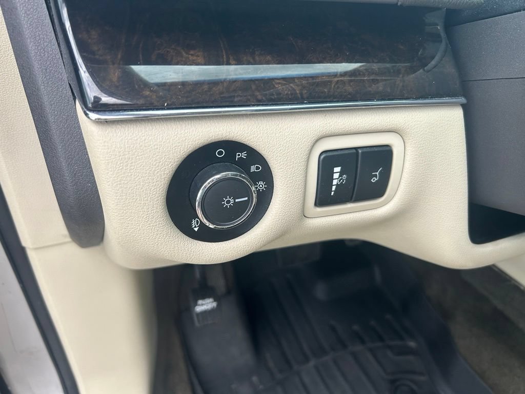 Used 2019 Lincoln MKT AWD image 18