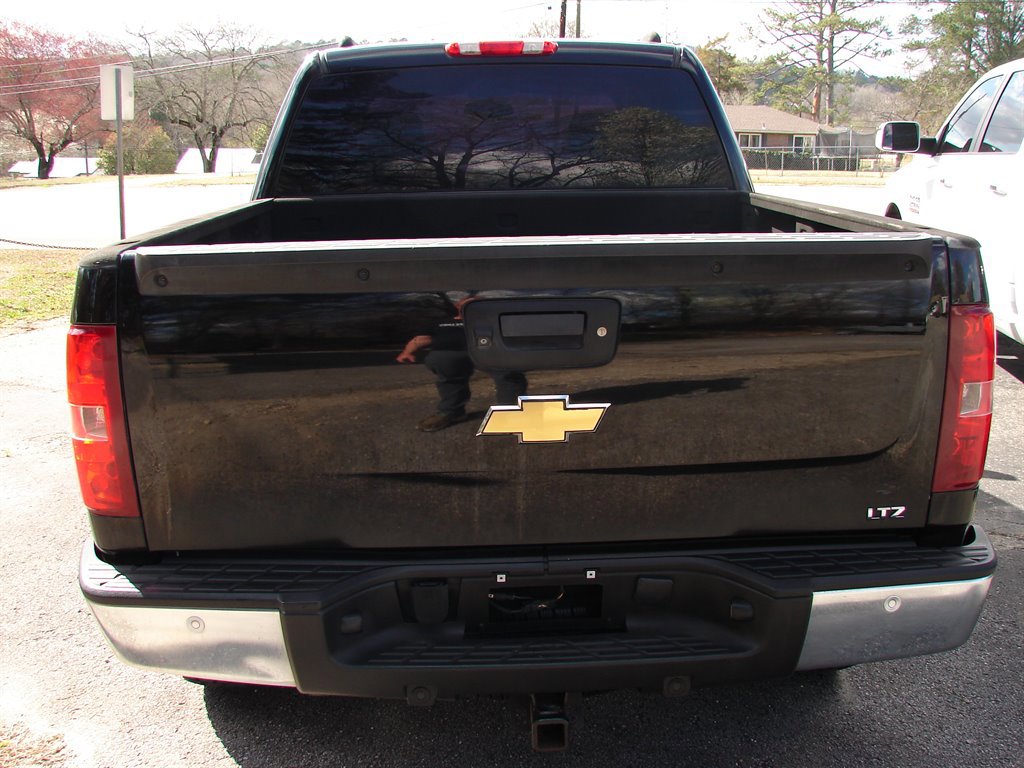 Used 2011 Chevrolet Silverado 1500 LTZ w/ LTZ Plus Package AWD/4WD image 4